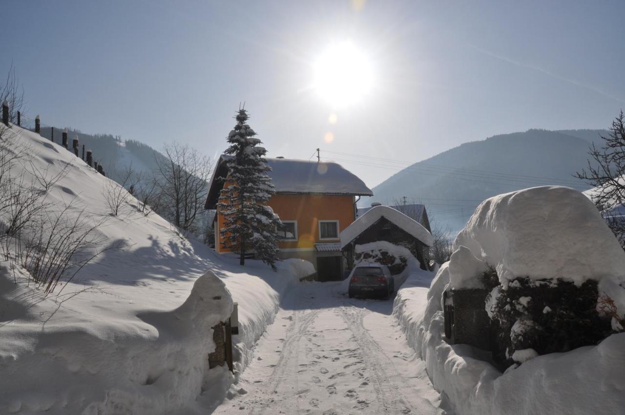 Privatzimmer Bendl Steinhaus am Semmering Luaran gambar